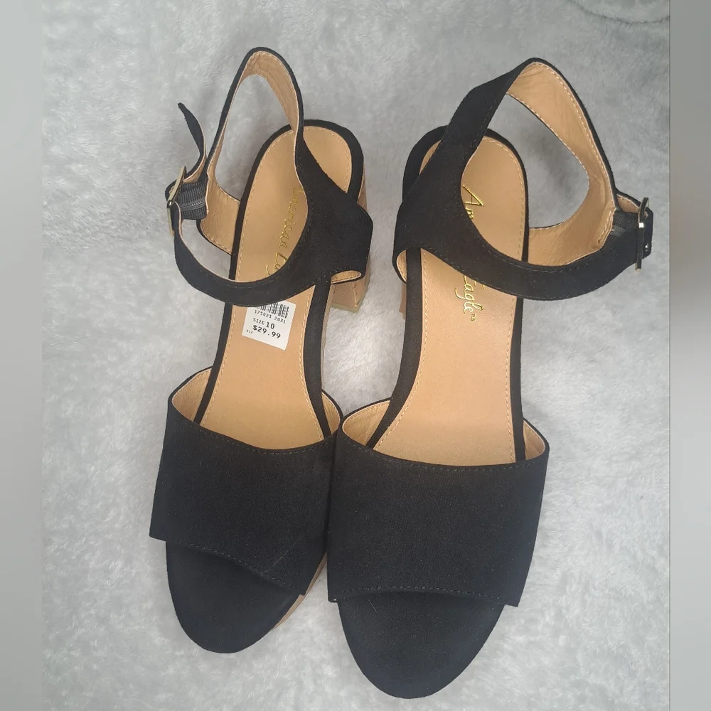American Eagle Heeled Sandals Womens Size 10. Black & Cork with Block Heel.